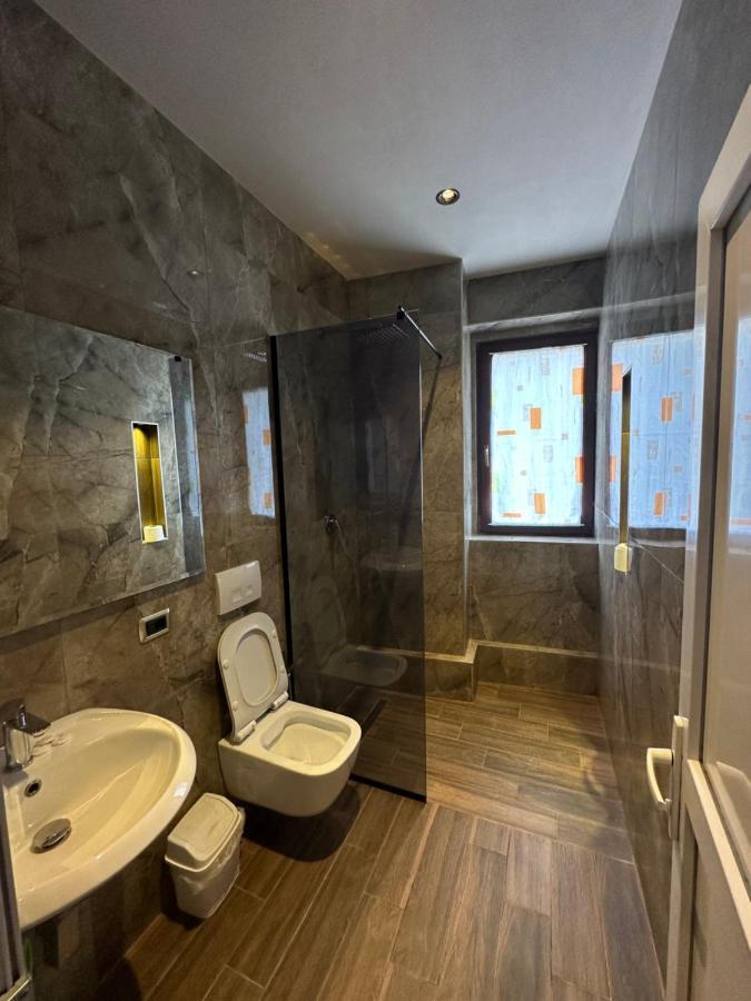 Hotel Gjallica Kukes Bagian luar foto