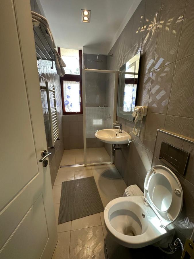 Hotel Gjallica Kukes Bagian luar foto