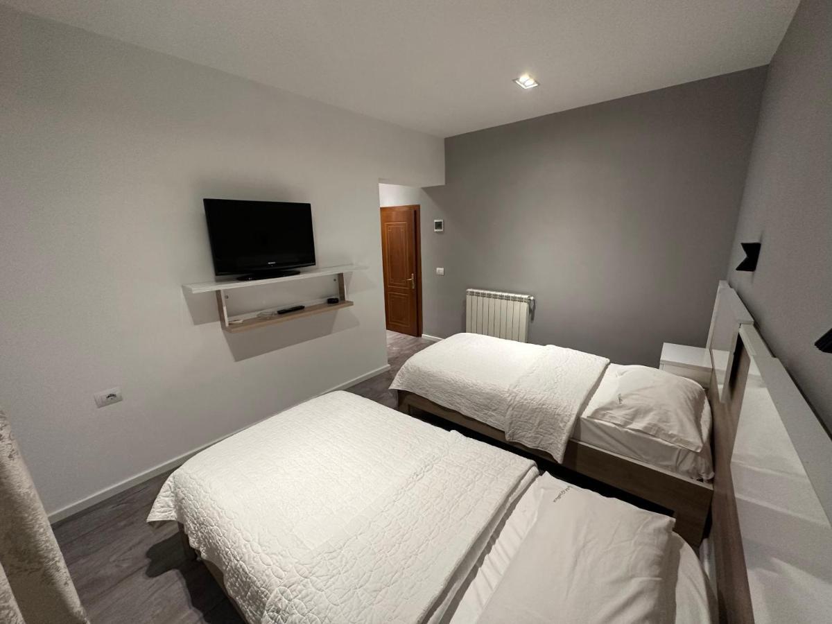 Hotel Gjallica Kukes Bagian luar foto