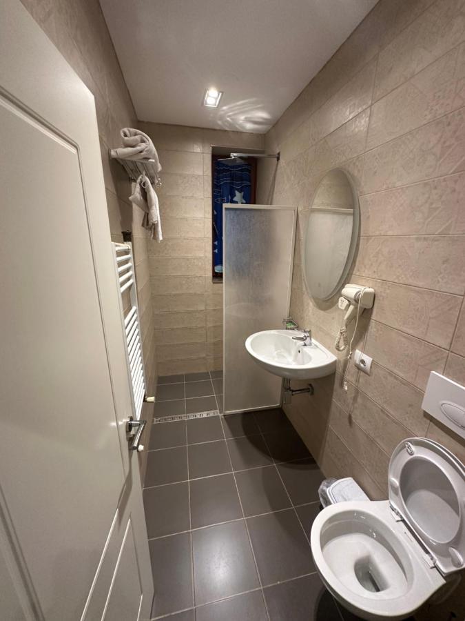 Hotel Gjallica Kukes Bagian luar foto